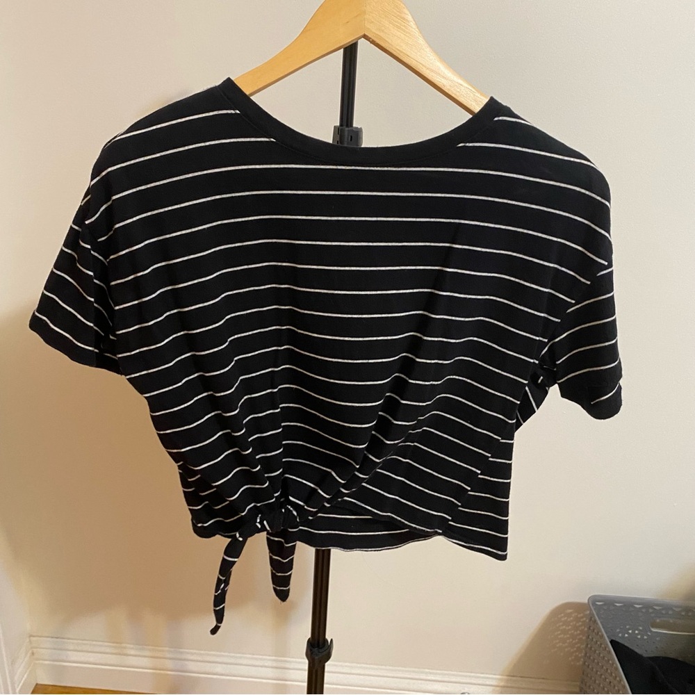 STRIPED SHIRT WITH TIED KNOT